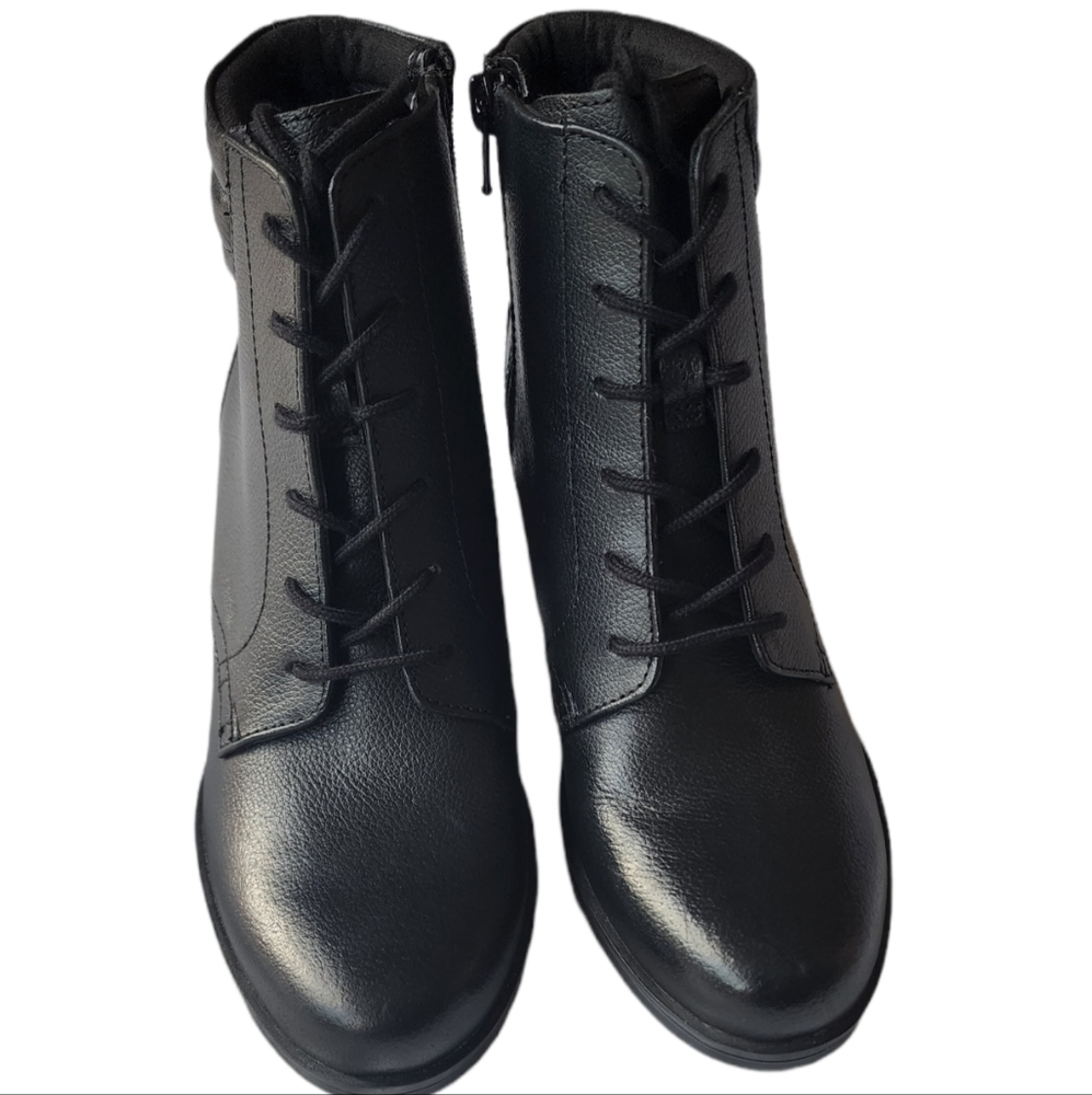 Clarks Collection Womens Black Leather Ankle Boots Size 6.5